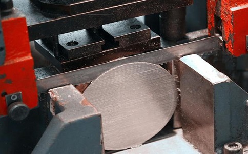 宿迁双金属带锯条牙齿碎裂或折断的原因是什么？